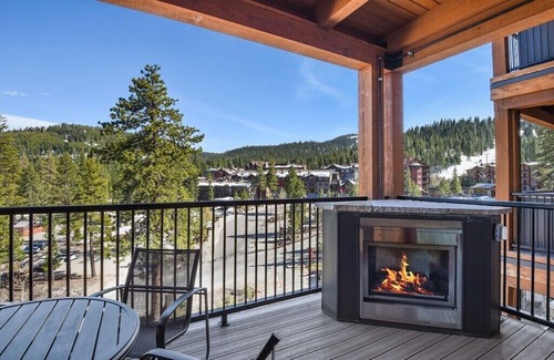 Truckee Villa | Luxury 2BD Residence at Northstar Lodge Steps to the Slopes