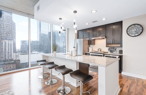 Midtown Apartment | Skyline Views! Modern Luxe 2BR 2BA Free Parking