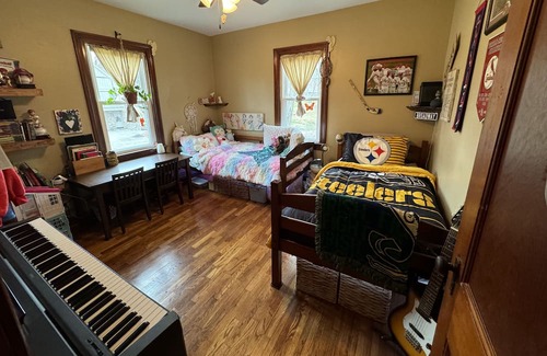 Mount Carmel House | 2024 Solar Eclipse Full Totality Location! 2 Bedroom 1 Bath Home