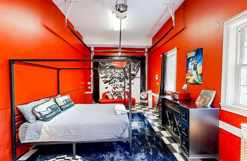 Rock Hill Cottage | Unique and retro stay on the river with grill, hot tub, pool, & W/D access