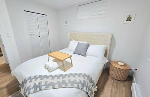 Fleetwood House | Modern Cloverdale Suite