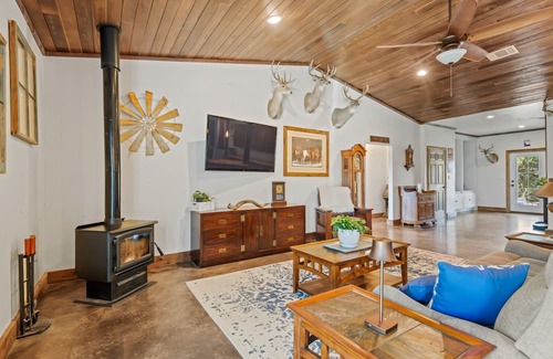 Harper House | Modern ranch retreat with rustic charm, Ping-Pong, BBQ, W/D, & firepit