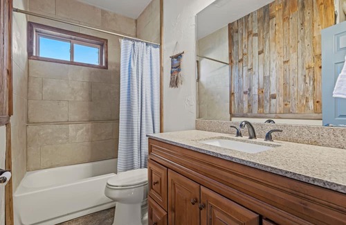 Harper House | Modern ranch retreat with rustic charm, Ping-Pong, BBQ, W/D, & firepit