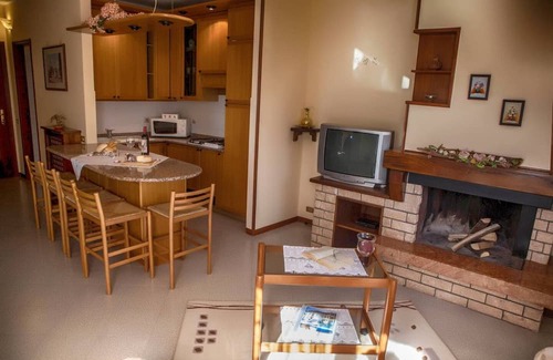 Oldesio Apartment | Apartment 'I Fiori' with Lake View, Shared Terrace and Wi-Fi