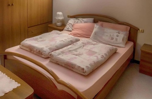 Oldesio Apartment | Apartment 'I Fiori' with Lake View, Shared Terrace and Wi-Fi