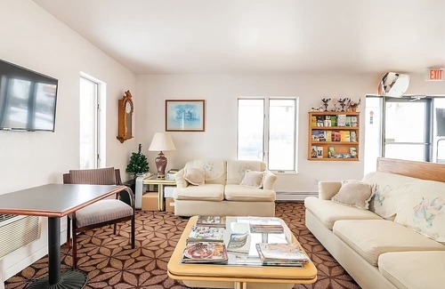 Chesaning House | Making The Best Memories Along The Way! Pets Are Welcome! Free Parking!