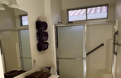 Cortaro House | Updated home in 55+ community with pool, gym and courts.