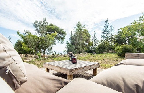 Lakithra House | Stylish house with huge garden,sea view, max 10 min drive from 10 beaches & town