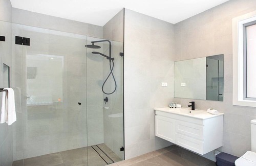 Booker Bay House | Booker Bay Retreat - Modern with Wifi Included