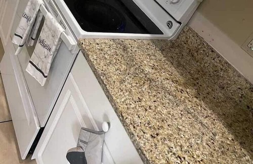 Sunshine Apartment | 4 Bedroom 838438 by Houzlet