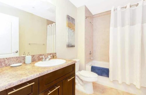 South Miami Apartment | 2 Bedroom 839831 by Houzlet