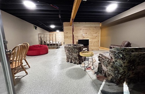 Alpine Lake Ski Chalet | New! Wintervue with Fireplace - Pet Friendly Home