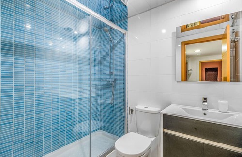 Mil Palmeras Apartment | Apartment 'Gran Terraza Vistas Mar' with Shared Pool, Wi-Fi and Air Conditioning