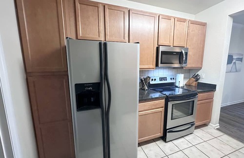 Sanford Apartment | Luxury Sanford FL Apt w/ Private Garage, Pool access, W/D in unit, Patio