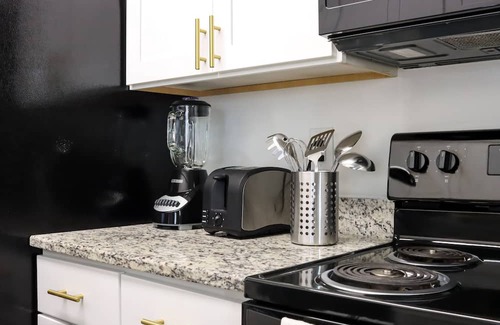 North Central Apartment | Luxury Apartment - 10 min from oceanfront