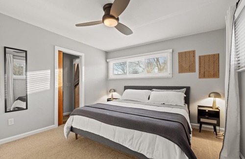 Iowa City House | Walk to campus The City Park Pad