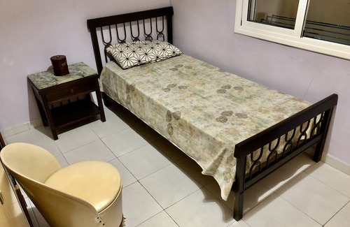 Tarragona House | Big room for a couple and a friend in the city center in front of Tarraco Arena.