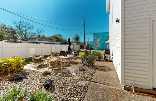 Del Mar Condo | 2nd-floor apartment, streaming, courtyard, beautiful views, AC