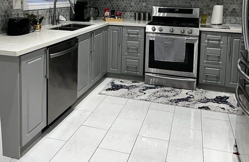 Malton House | 3 Bed Room2 full Wash Room entire Apt, 5 km to Pearson Airport, Sleeps up to 7,