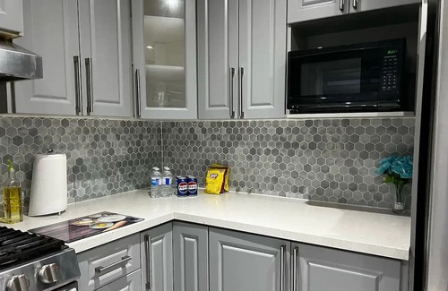 Malton House | 3 Bed Room2 full Wash Room entire Apt, 5 km to Pearson Airport, Sleeps up to 7,