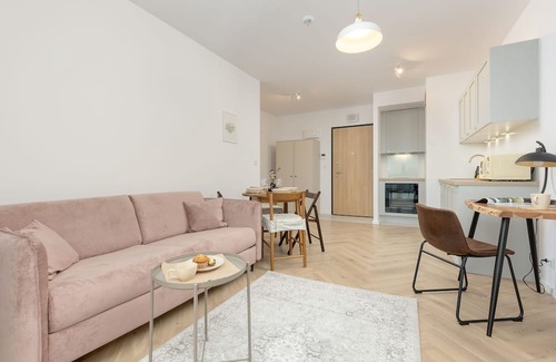 Wlochy Apartment | Modern Apartment With Balcony by Renters