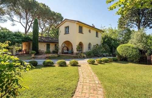 Montopoli in Val d'Arno Apartment | Authentic country house in the heart of Tuscany with bio pool and private patio