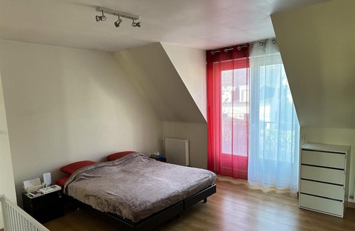 Elancourt House | Homerez - Spacious house for 8 ppl. with garden and terrace at Élancourt