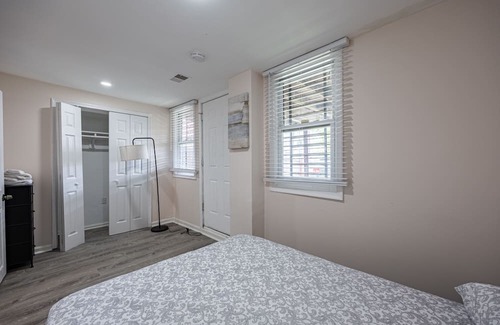 Brightwood Park House | Modern Cozy 2 BR Condo in Townhome with Parking Near Transportation!