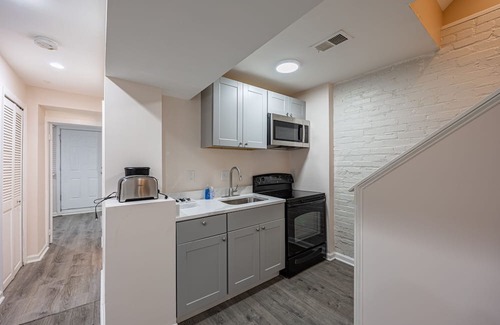 Brightwood Park House | Modern Cozy 2 BR Condo in Townhome with Parking Near Transportation!