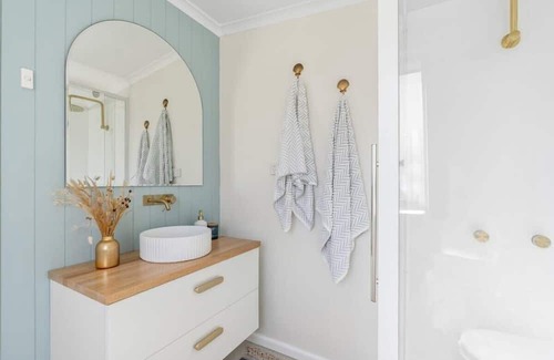 Lulworth Apartment | Shore to Adore: Near Beach, Ocean Views & WiFi