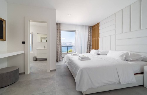 Povlja Villa | Superb Villa Symphony, heated pool - Beachfront