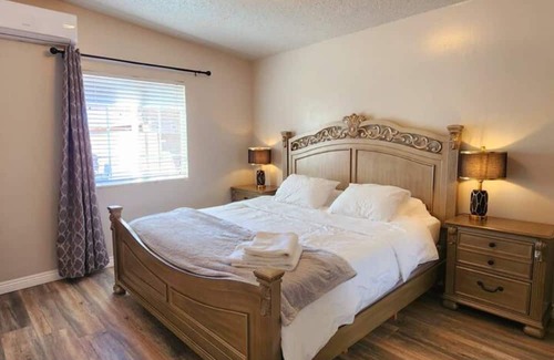 Baldwin Park House | Remodeled 3-bedroom 2-bathroom private entrance, a king-sized bed free parking!1