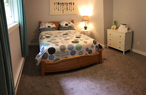Clearwater Apartment | Stoneshire Basalt Suite for 4, walking distance to waterfalls & Dutch Lake