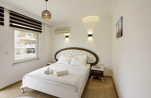 Tosmur Belediyesi Apartment | Roomy Flat With Pool in a Luxury Complex in Alanya