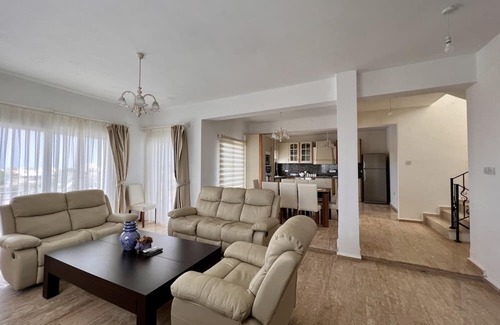 Mandres Villa | Villa with Private Pool 10 min to Kyrenia Gates