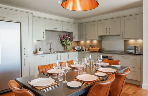 Chittlehamholt Cabin | The Mole Resort sleeps 4 guests in 2 bedrooms