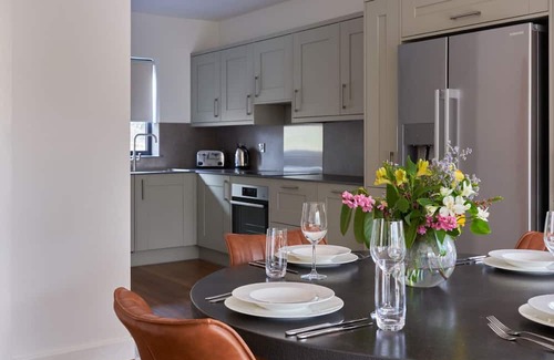 Chittlehamholt Cabin | The Mole Resort sleeps 4 guests in 2 bedrooms