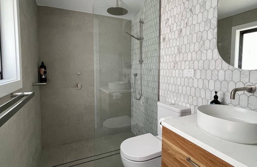 Merewether House | Yaringa - Brand New Property, Minutes from Merewether Beach