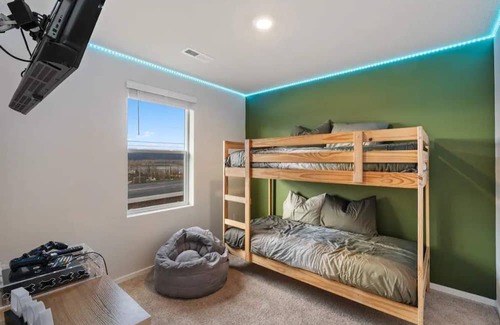 Carrolls House | Quiet Riverside Escape in Kalama