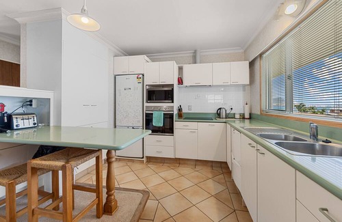 Otumoetai House | Seaviews on Seaway - Tauranga Holiday Home