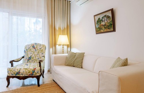 Esentepe Apartment | Cozy Central Flat w Garden 5 min to Metro in Sisli