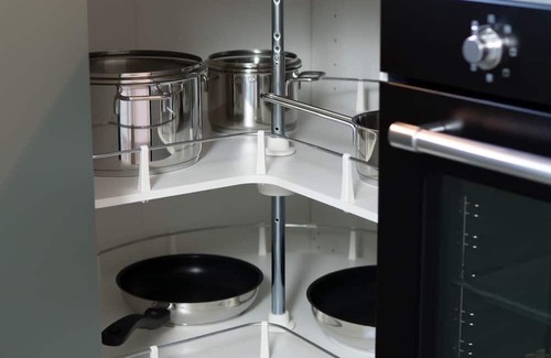 Siegburg Apartment | Premium Suite: Workstation I Free Coffee I 65" 4K & Netflix