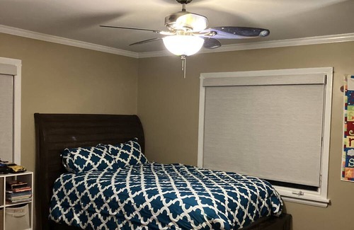 Alki Villa | Retreat on Alki Beach Near major airports/ minutes to lumen Park and T-Mobile