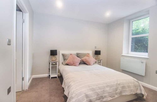 Epsom Apartment | Superb New Build 2 Bed Ophelia 6