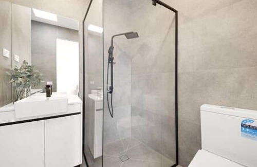 Preston Apartment | Parkside Chic Near Northland