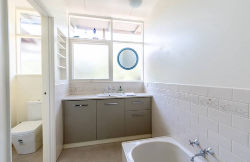 Bellarine Peninsula House | 100 Steps from Main Beach and Pet Friendly