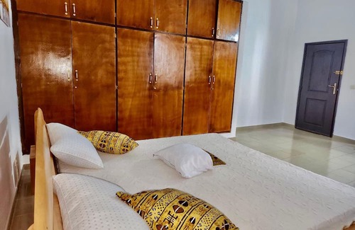 Cocody Villa | Villa Charmante Avec 3 Chambres et Salles de Bains Privées au Centre D'abidjan !