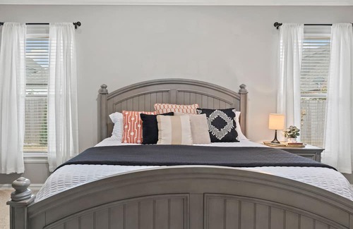 Bixby House | Stylish, Upscale, Large, 2 King suites, Location, Family friendly, Safe