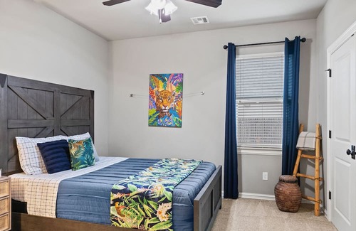 Bixby House | Stylish, Upscale, Large, 2 King suites, Location, Family friendly, Safe