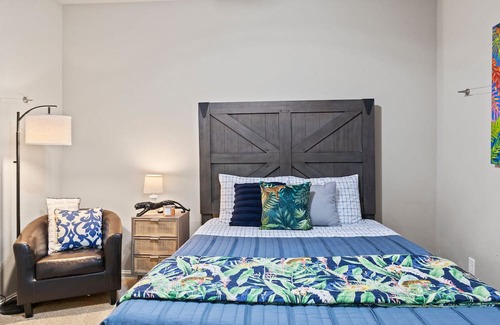 Bixby House | Stylish, Upscale, Large, 2 King suites, Location, Family friendly, Safe